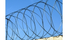 Спиральный барьер безопасности из армированной колючей ленты:бухта 500мм витков в п.м. 6,2 клепок- 5 ГОСТ 3282-74 (10м)